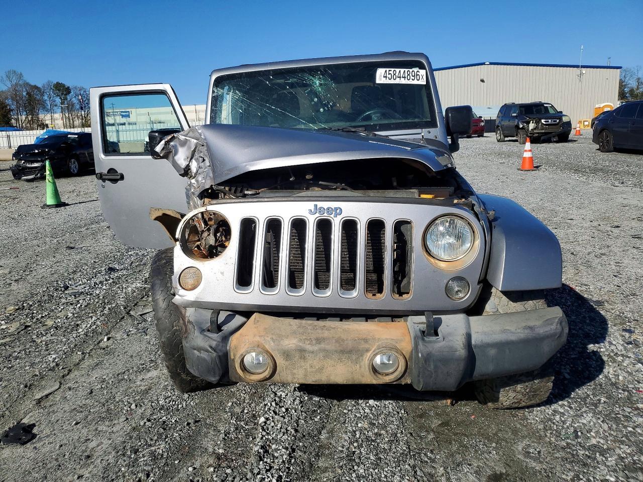 2016 Jeep Wrangler Unlimited Sahara - zdjęcie 5