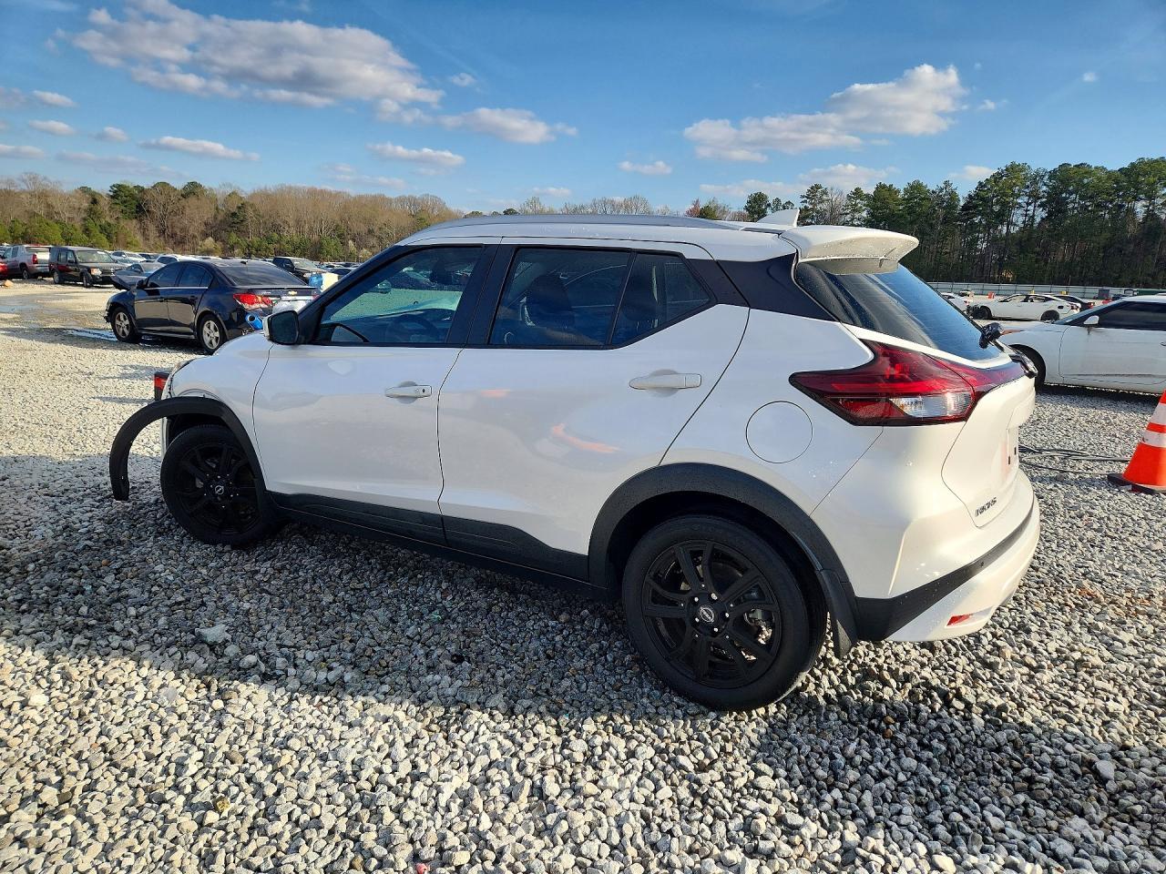 2022 Nissan Kicks Sv - zdjęcie 2