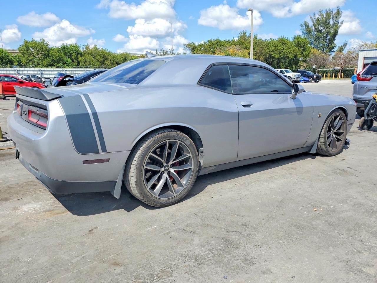 2015 Dodge Challenger R - zdjęcie 3