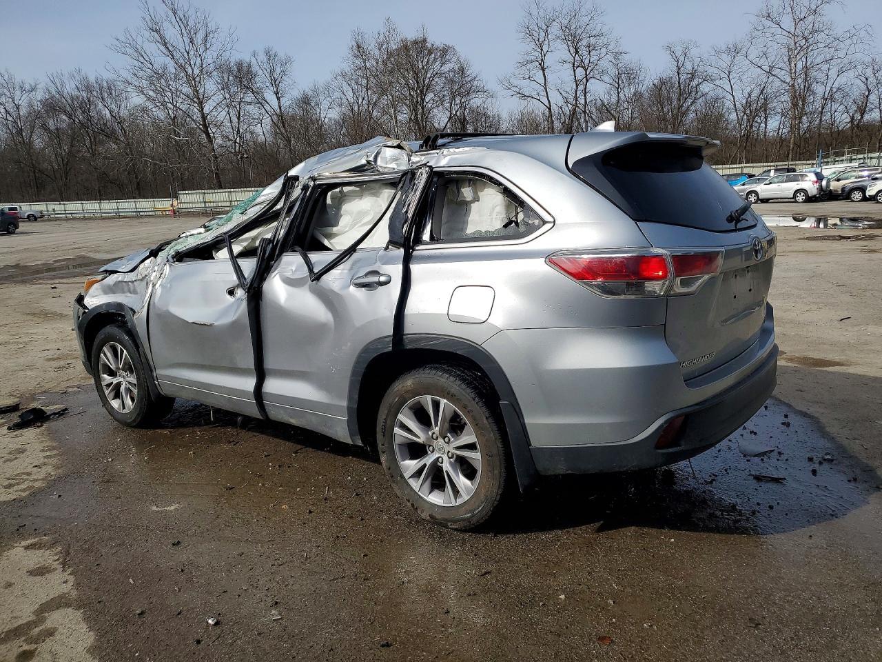 2015 Toyota Highlander Le Plus - zdjęcie 2