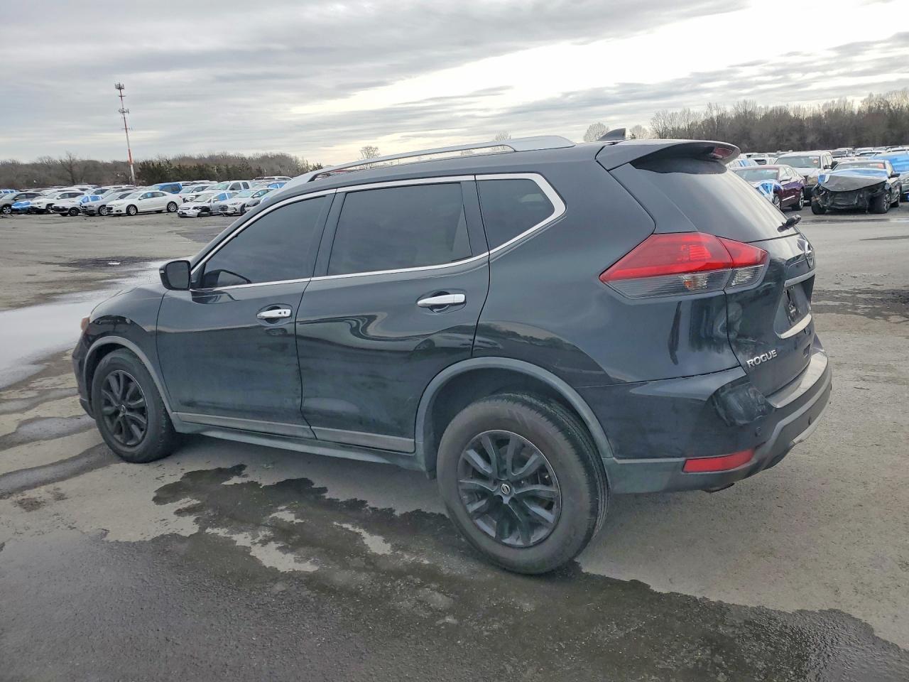 2020 Nissan Rogue Sv - zdjęcie 2