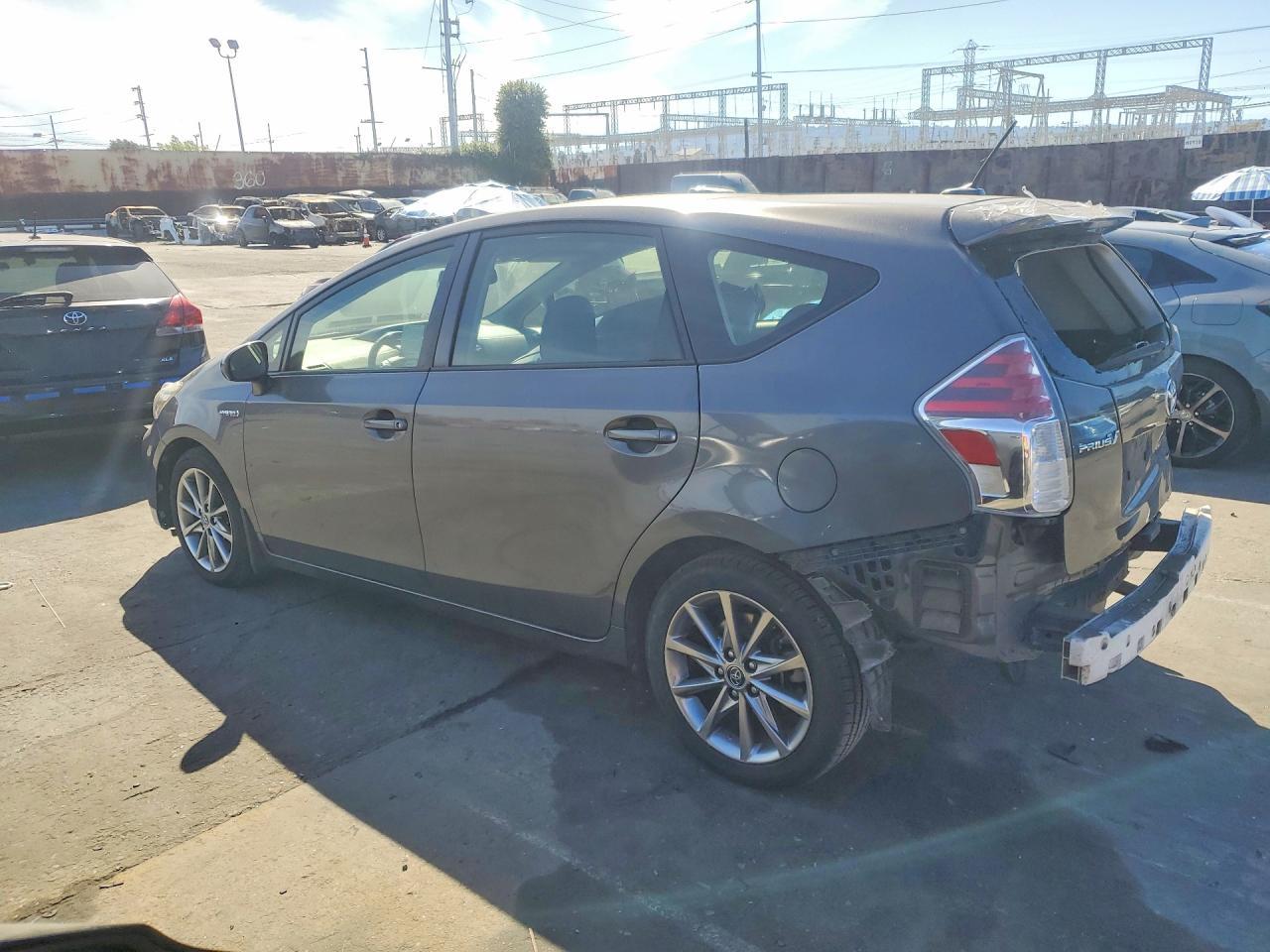 2017 Toyota Prius V Five - zdjęcie 2