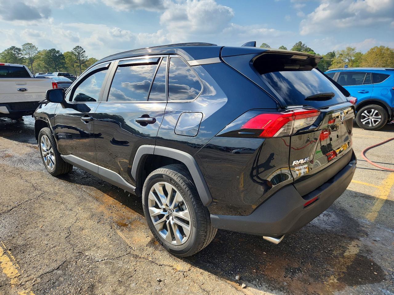 2023 Toyota Rav4 Xle Premium - zdjęcie 2
