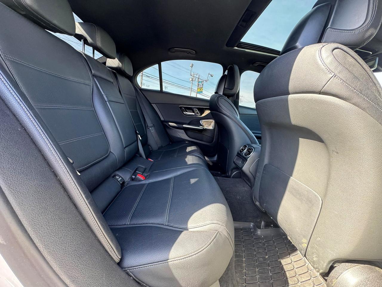 2022 Mercedes-Benz C 300 4Matic - zdjęcie 6