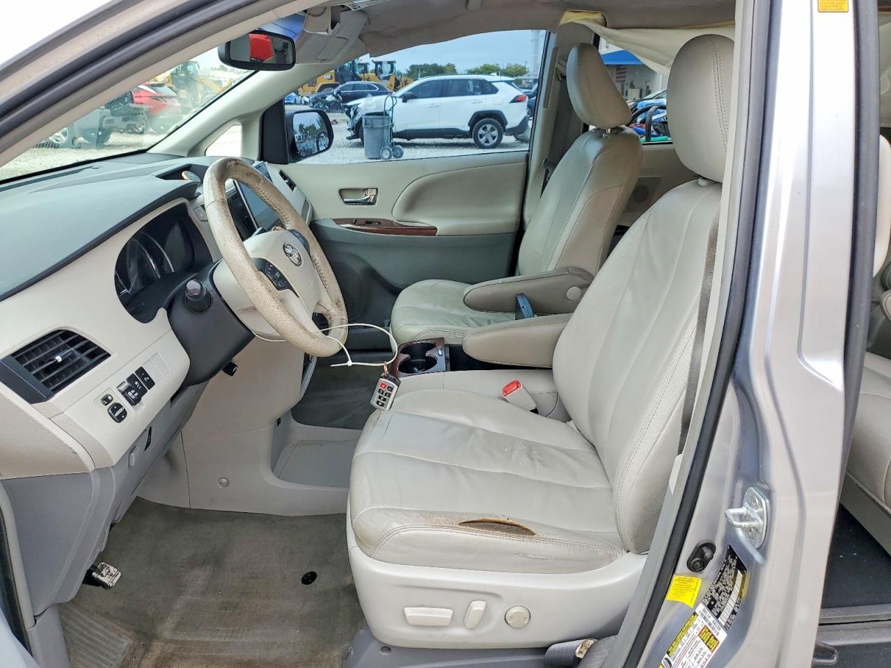 2013 Toyota Sienna Xle 8-Passenger - zdjęcie 7