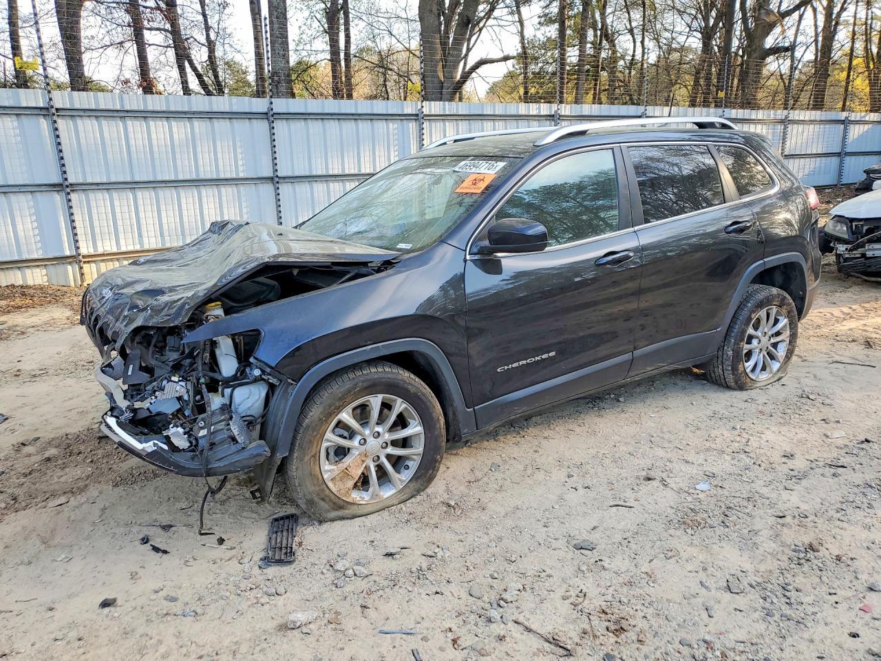 2019 Jeep Cherokee Latitude - zdjęcie główne