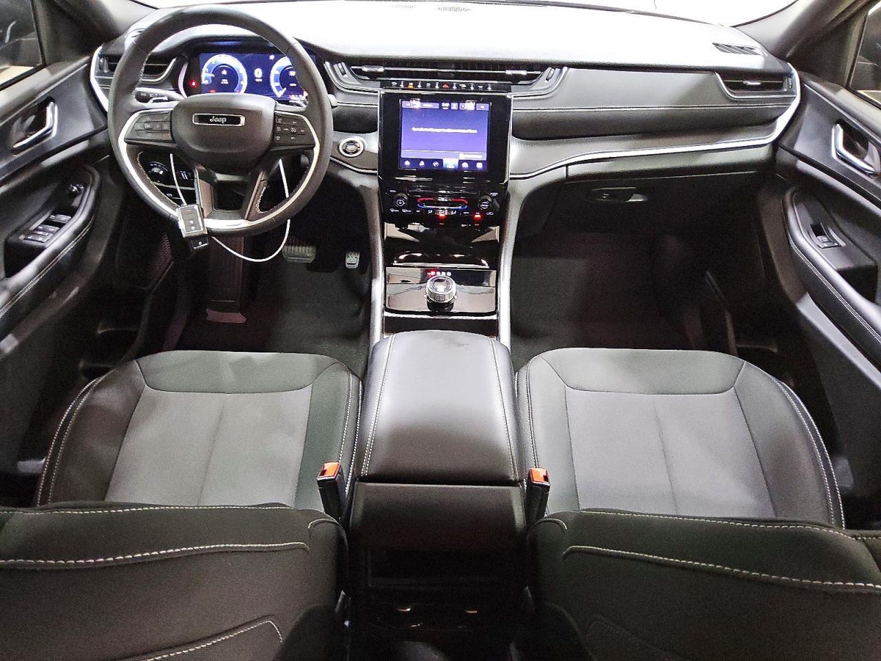 2025 Jeep Grand Cherokee Laredo - zdjęcie 8