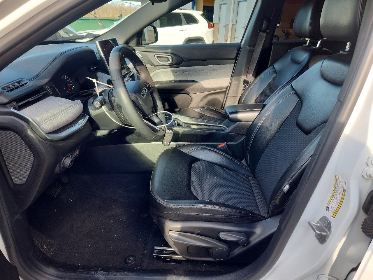 2023 Jeep Compass Latitude - zdjęcie 7