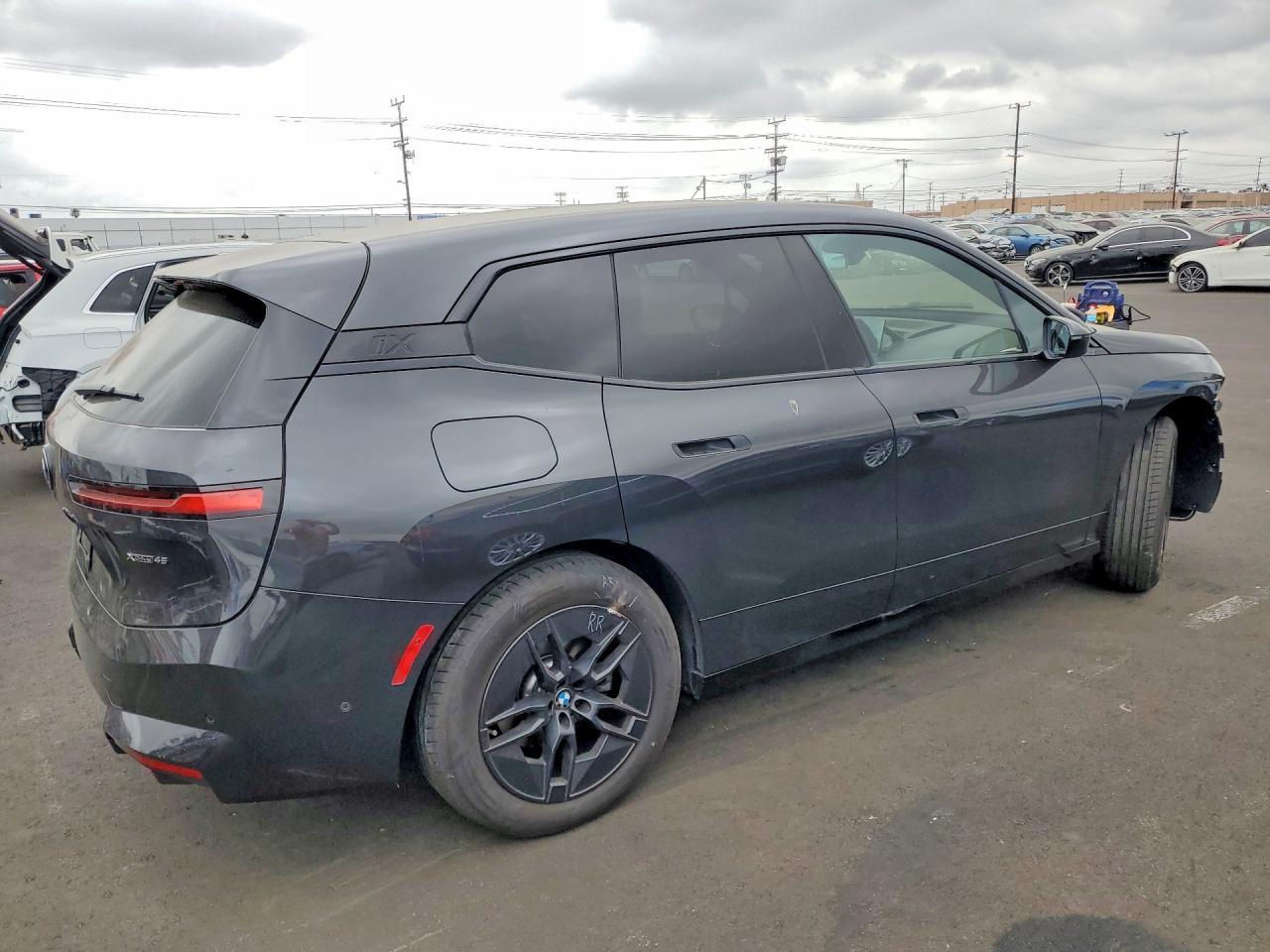 2026 BMW Ix xDrive45 - zdjęcie 3
