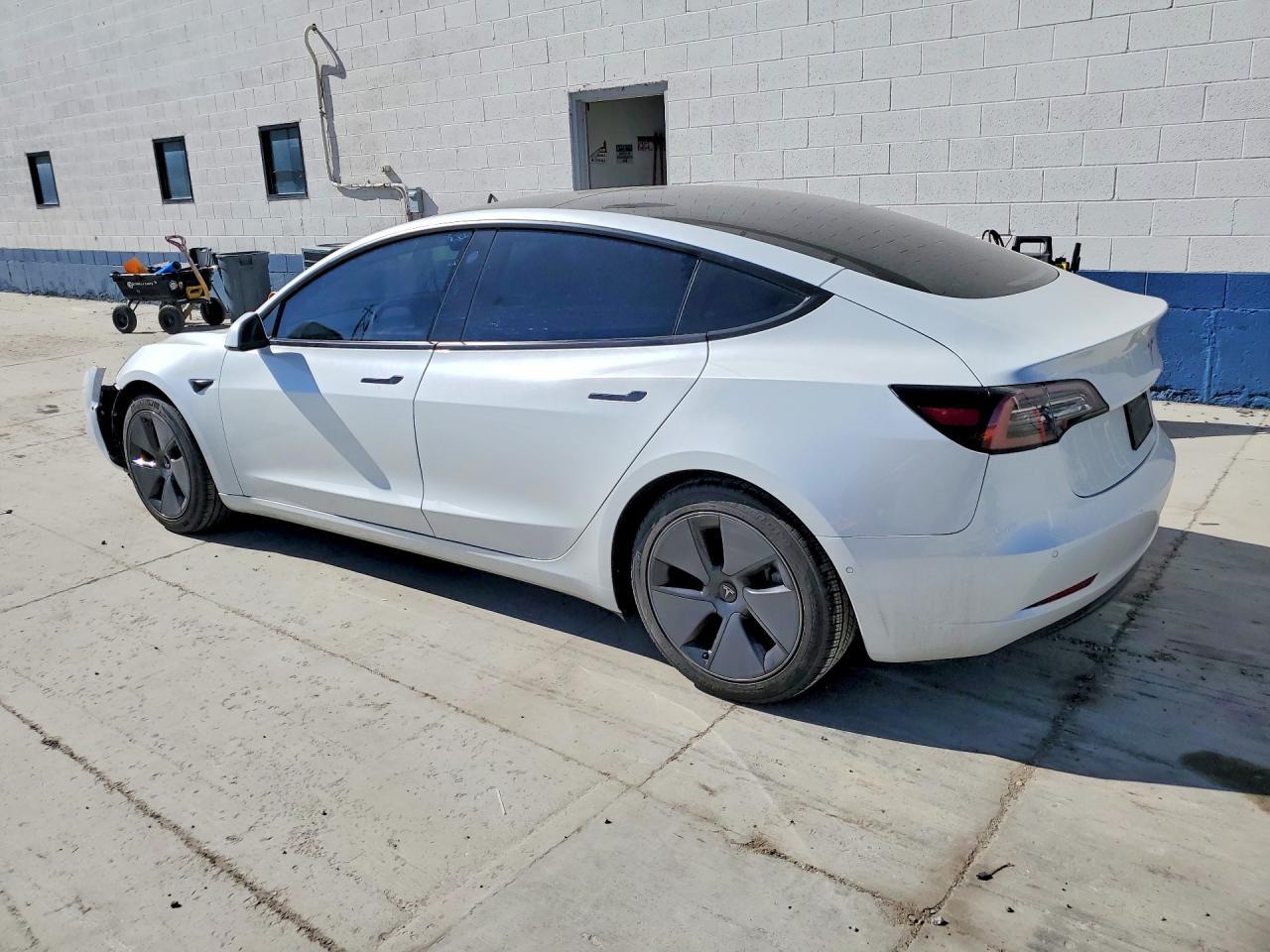 2021 Tesla Model 3 - zdjęcie 2