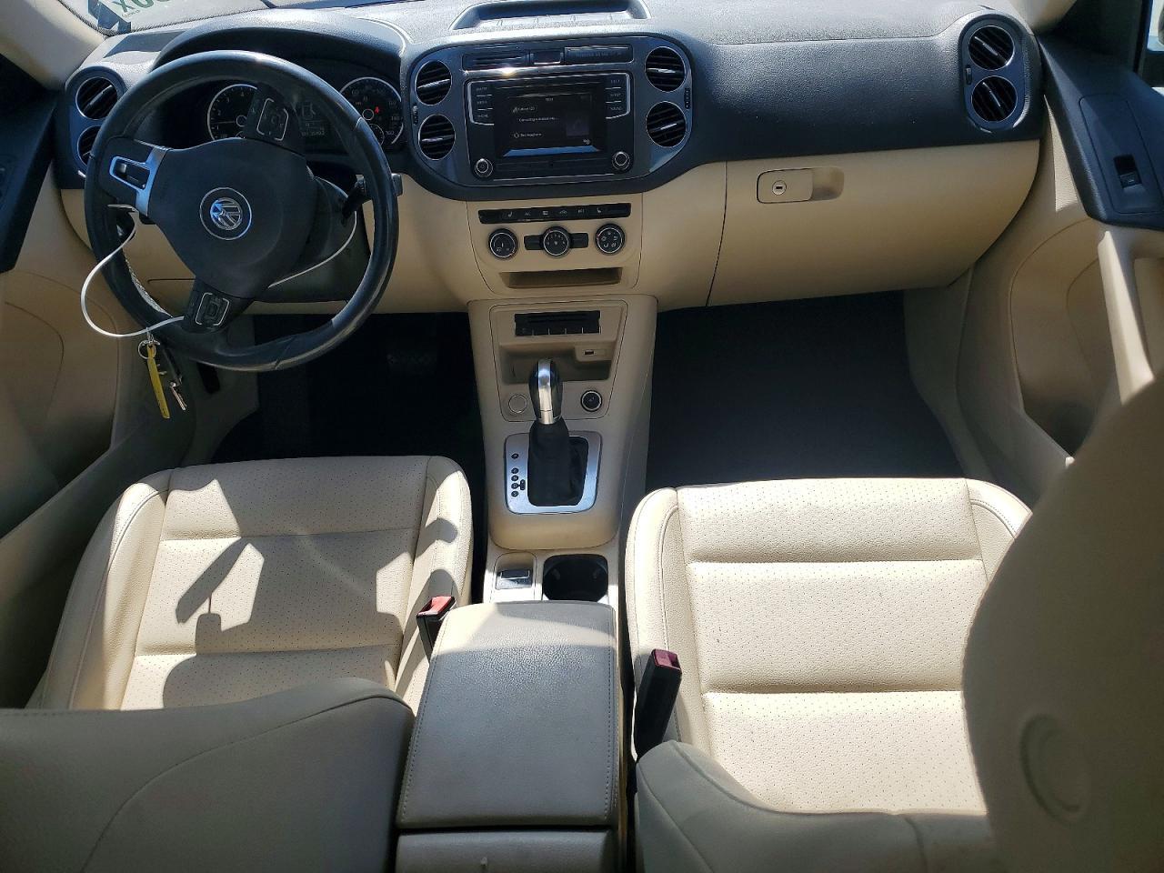 2016 Volkswagen Tiguan S - zdjęcie 8