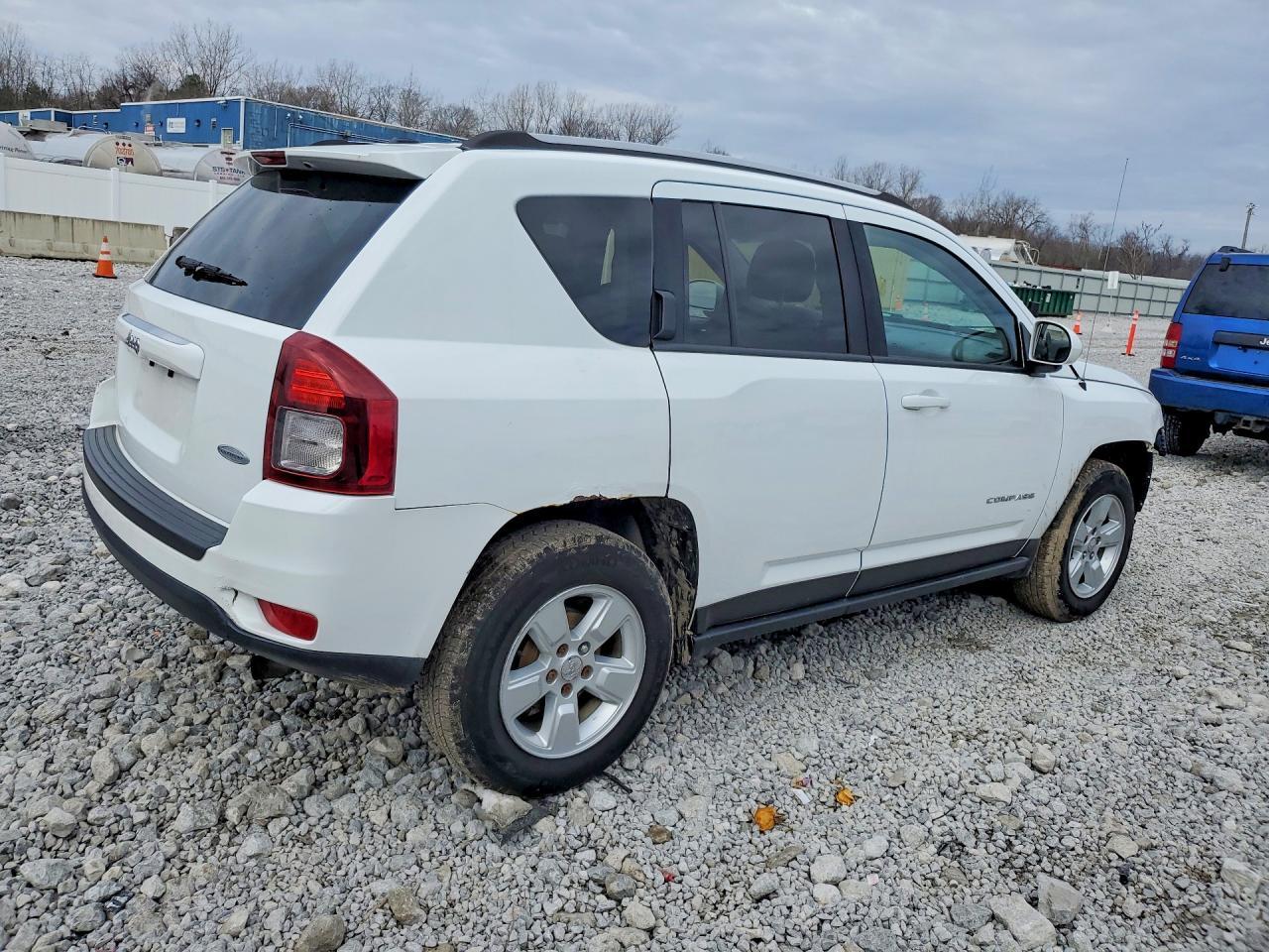 2017 Jeep Compass Latitude - zdjęcie 3