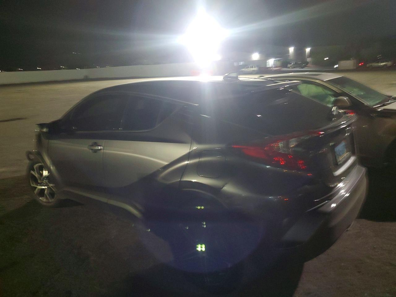 2019 Toyota C-Hr Limited - zdjęcie 2