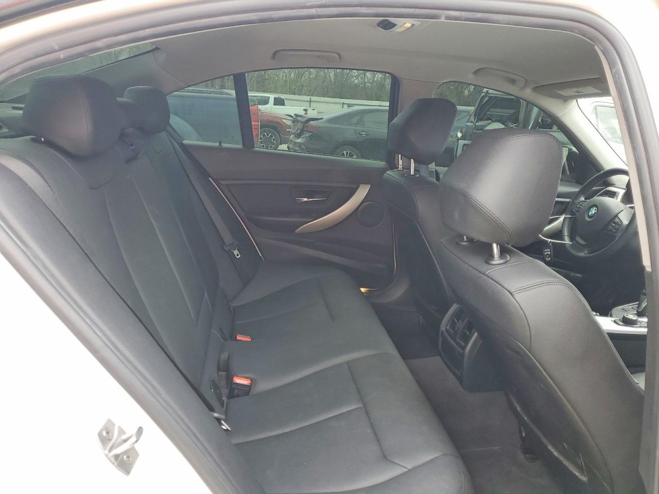 2016 BMW 320 I - zdjęcie 10