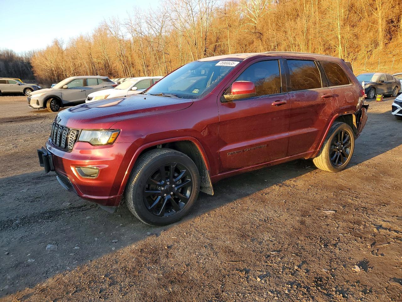 2018 Jeep Grand Cherokee Laredo - zdjęcie główne