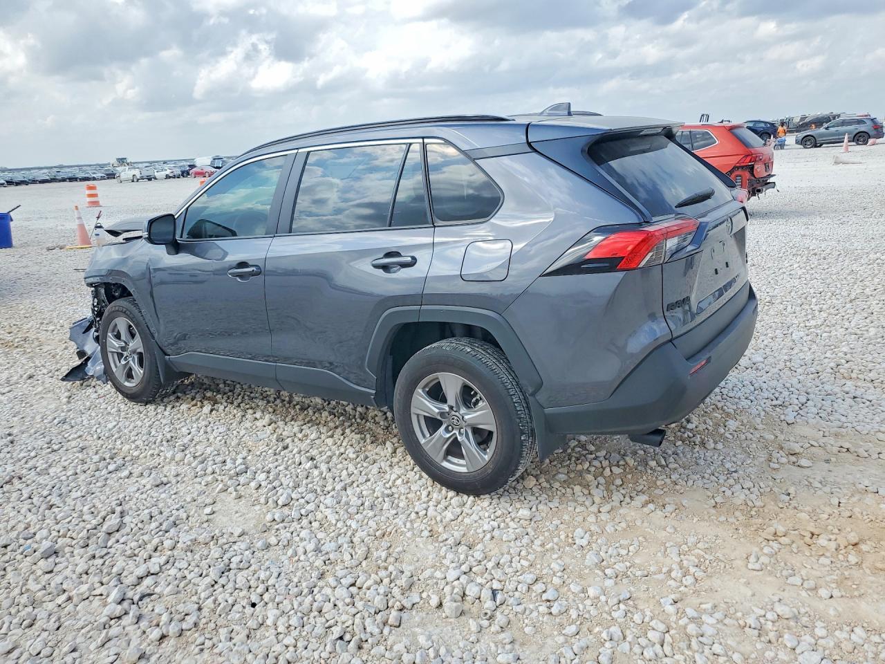 2025 Toyota Rav4 Xle - zdjęcie 2