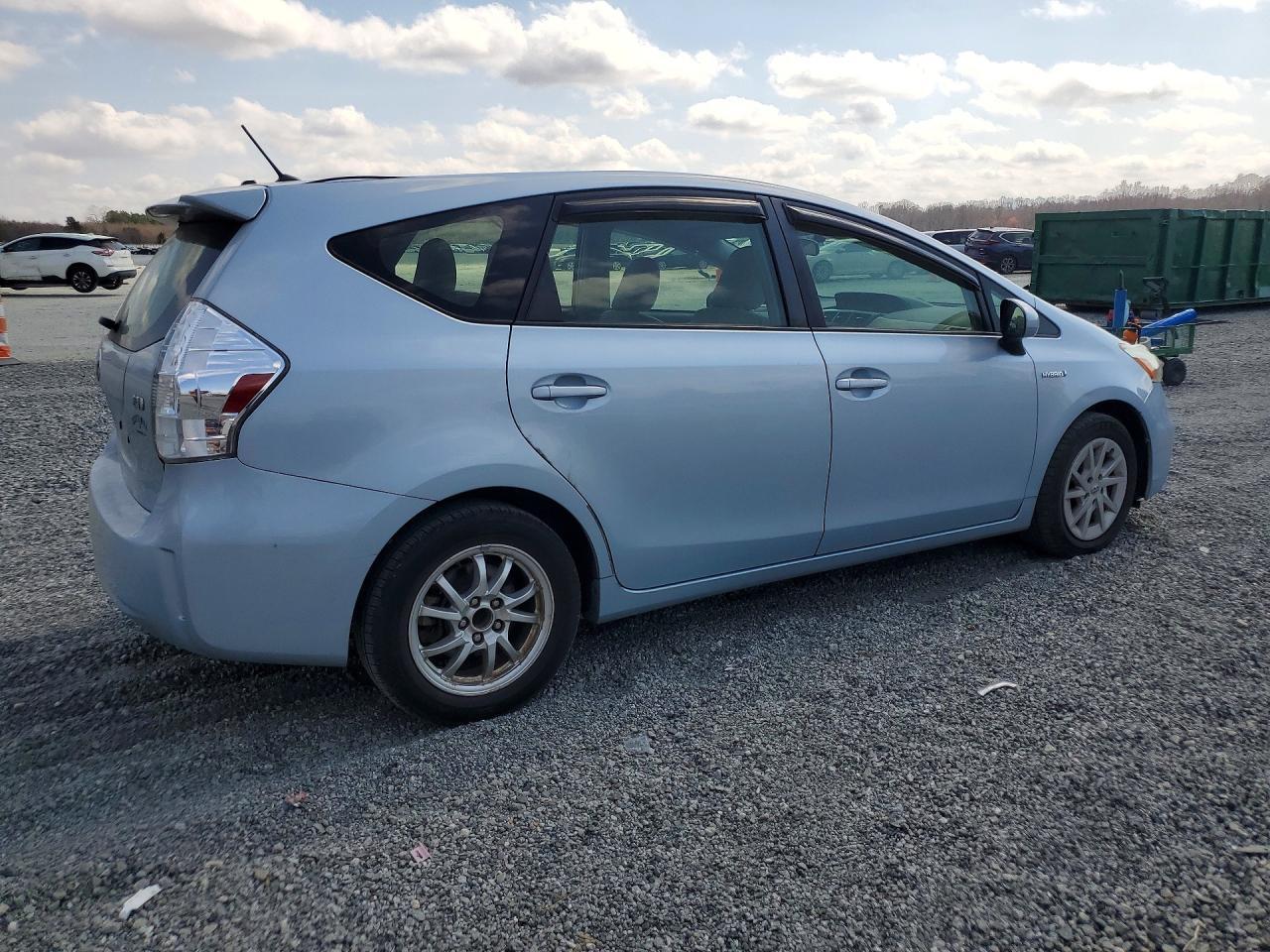 2014 Toyota Prius V Two - zdjęcie 3