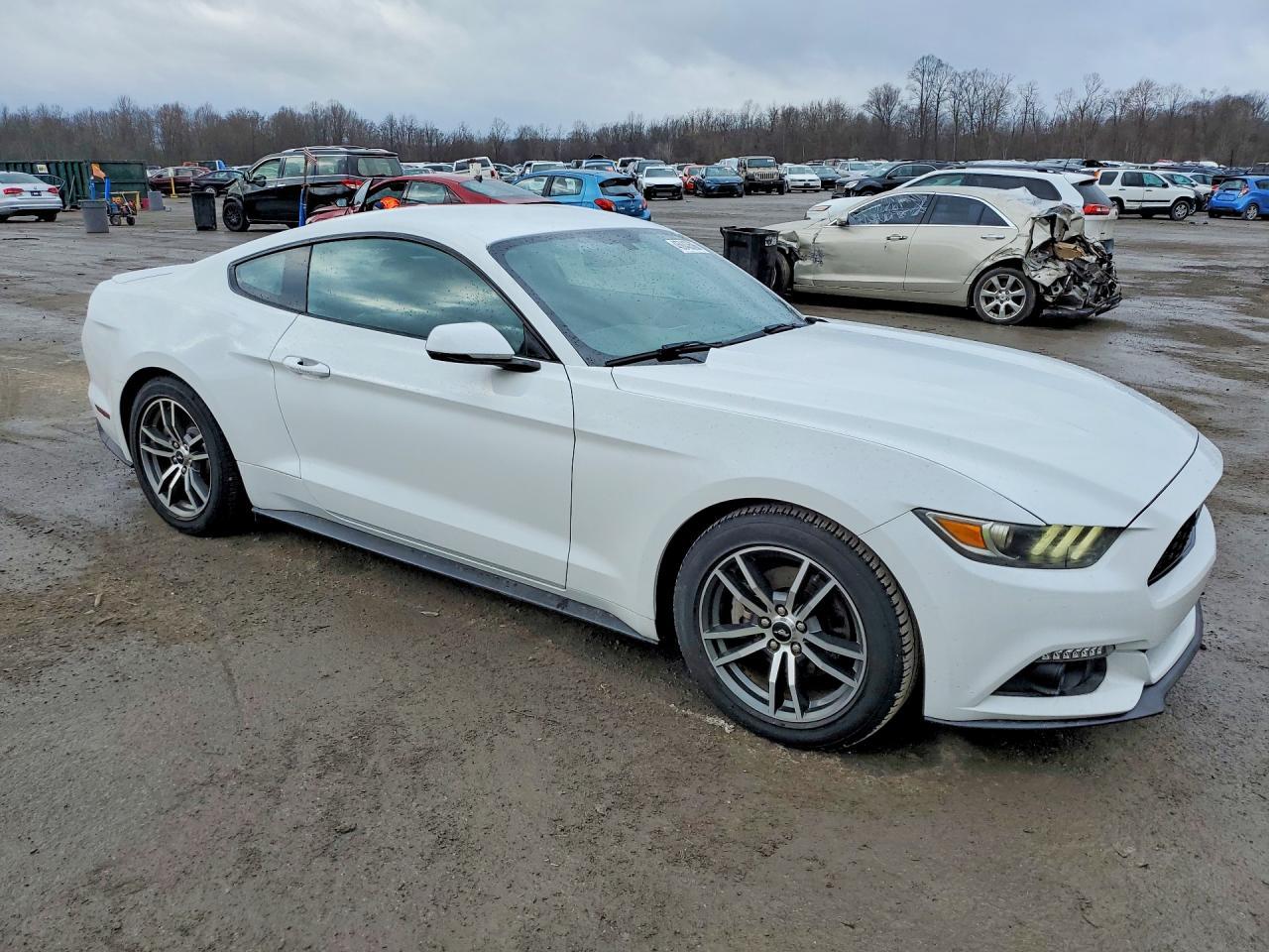 2016 Ford Mustang - zdjęcie 4