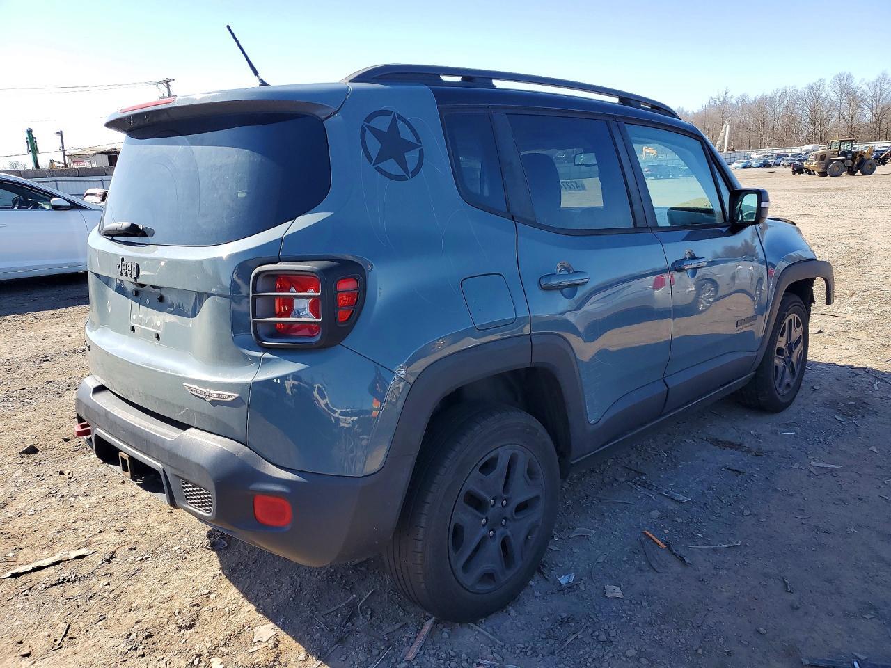 2017 Jeep Renegade Trailhawk - zdjęcie 3