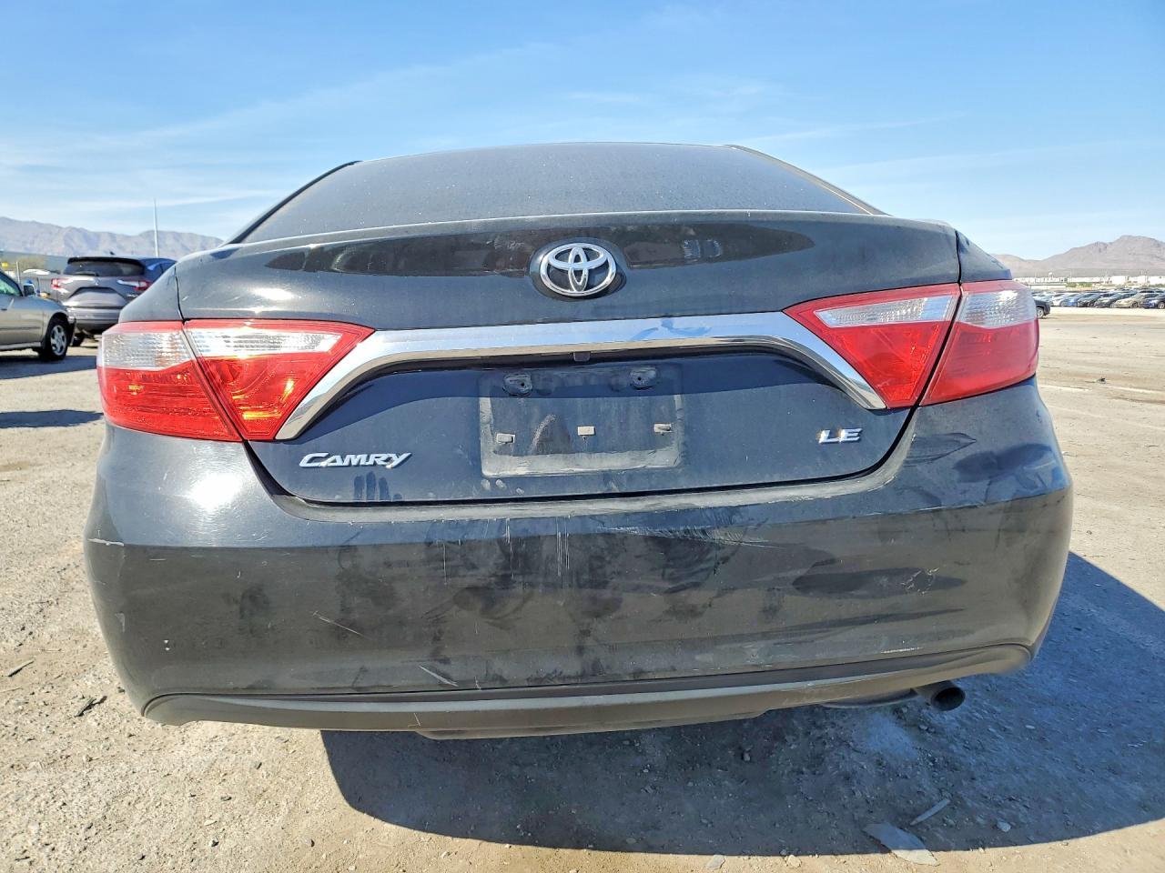 2015 Toyota Camry Le - zdjęcie 6