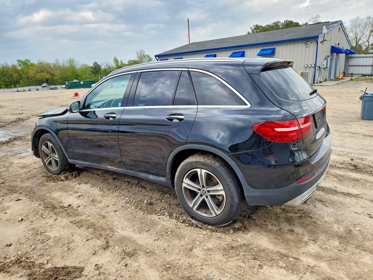 2018 Mercedes-Benz Glc 300 - zdjęcie 2
