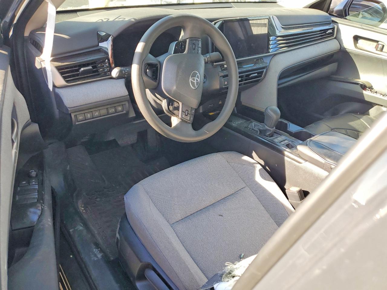 2025 Toyota Camry Le - zdjęcie 8