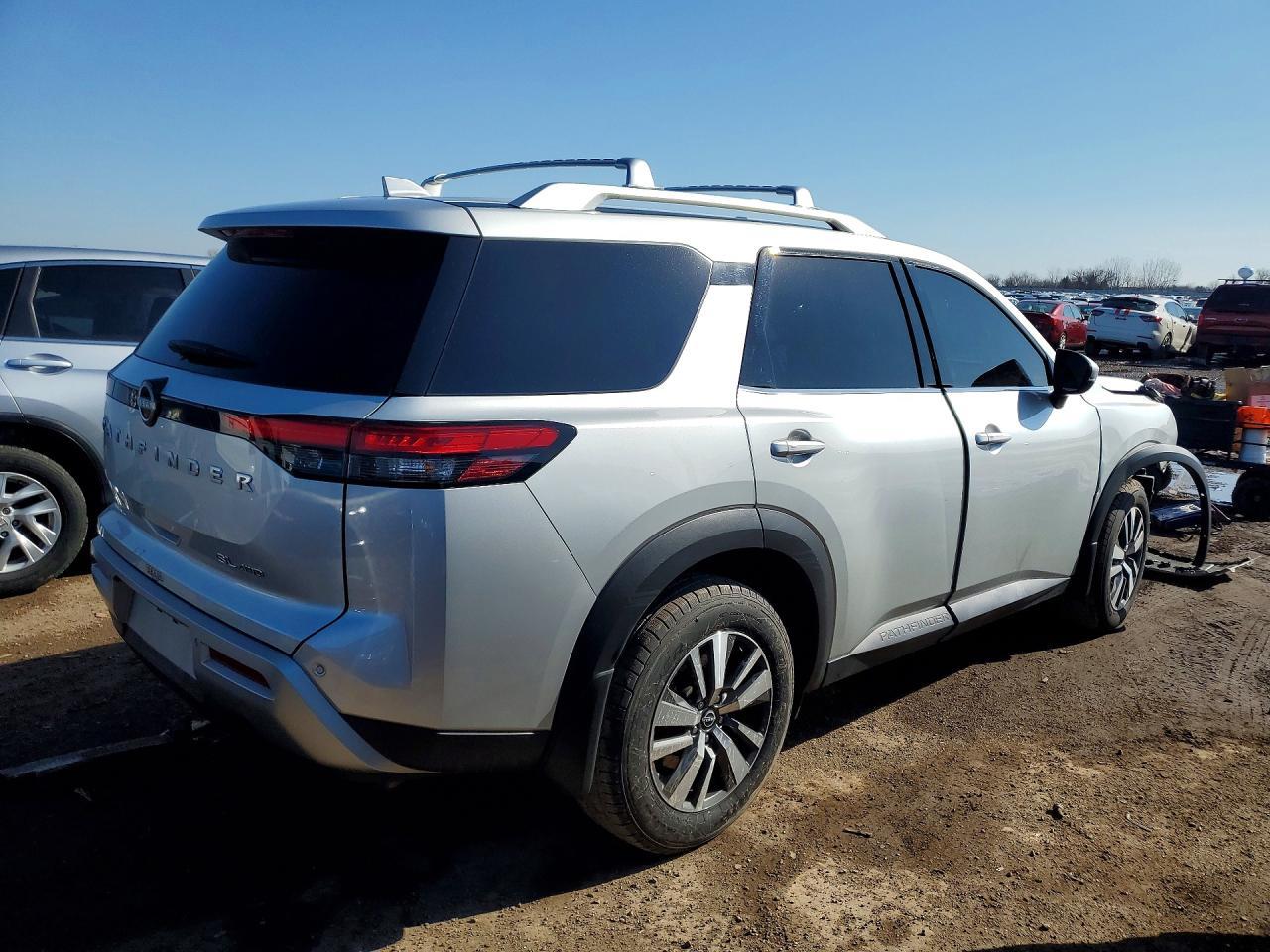 2024 Nissan Pathfinder Sl - zdjęcie 3