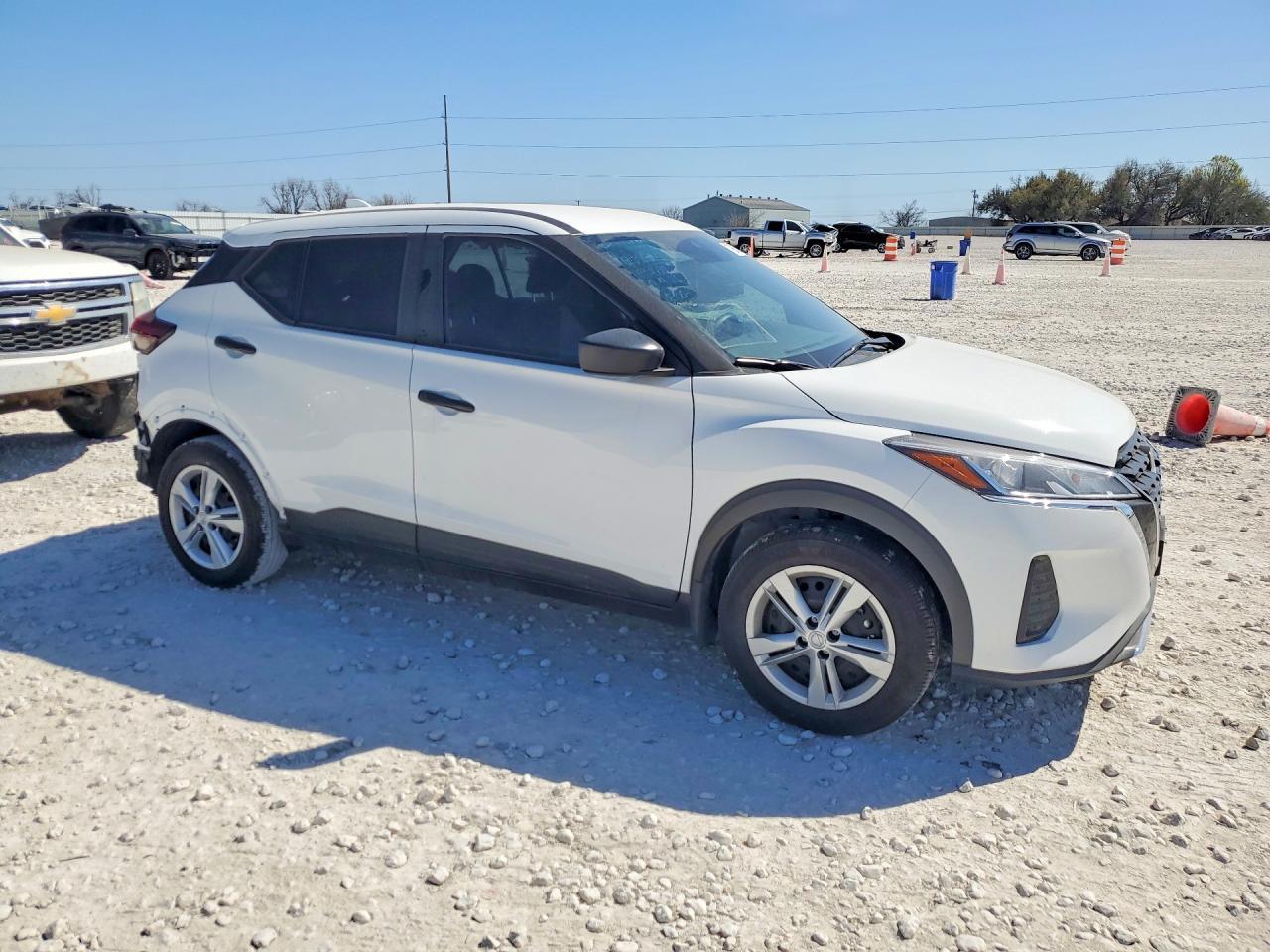 2025 Nissan Kicks Play S - zdjęcie 4