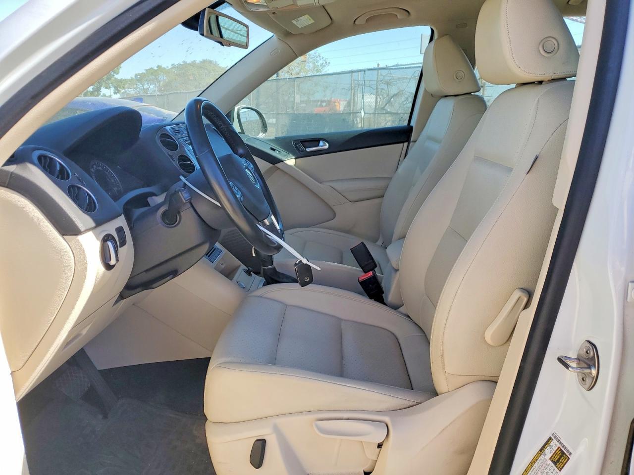 2016 Volkswagen Tiguan S - zdjęcie 7