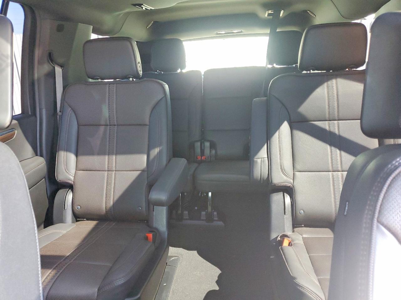 2025 Chevrolet Suburban K1500 High Country - zdjęcie 10