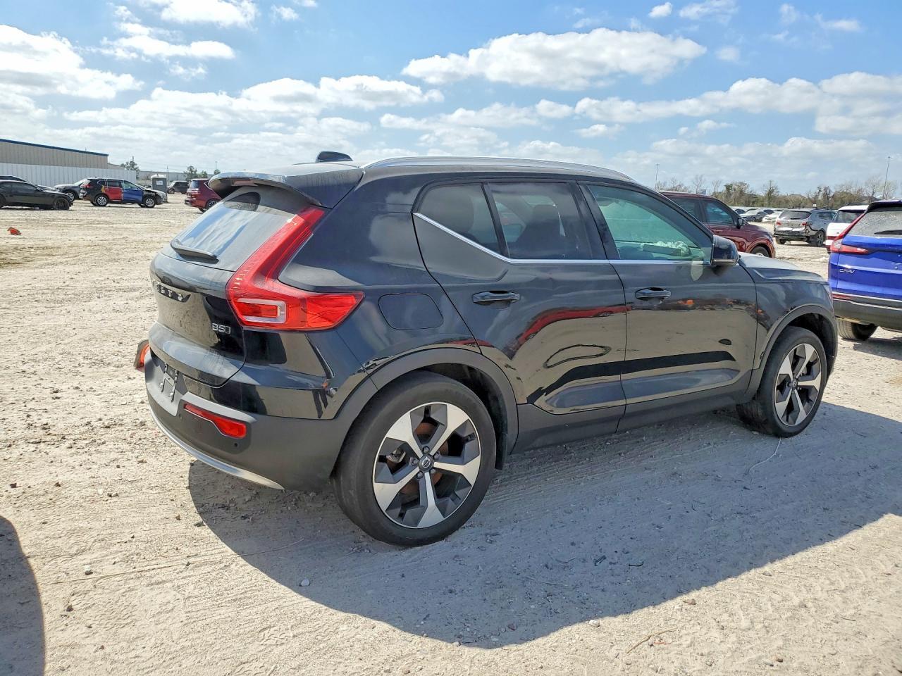 2025 Volvo Xc40 Core - zdjęcie 3