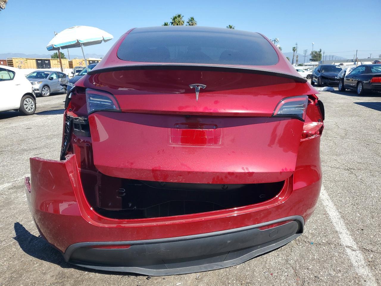 2025 Tesla Model Y - zdjęcie 6