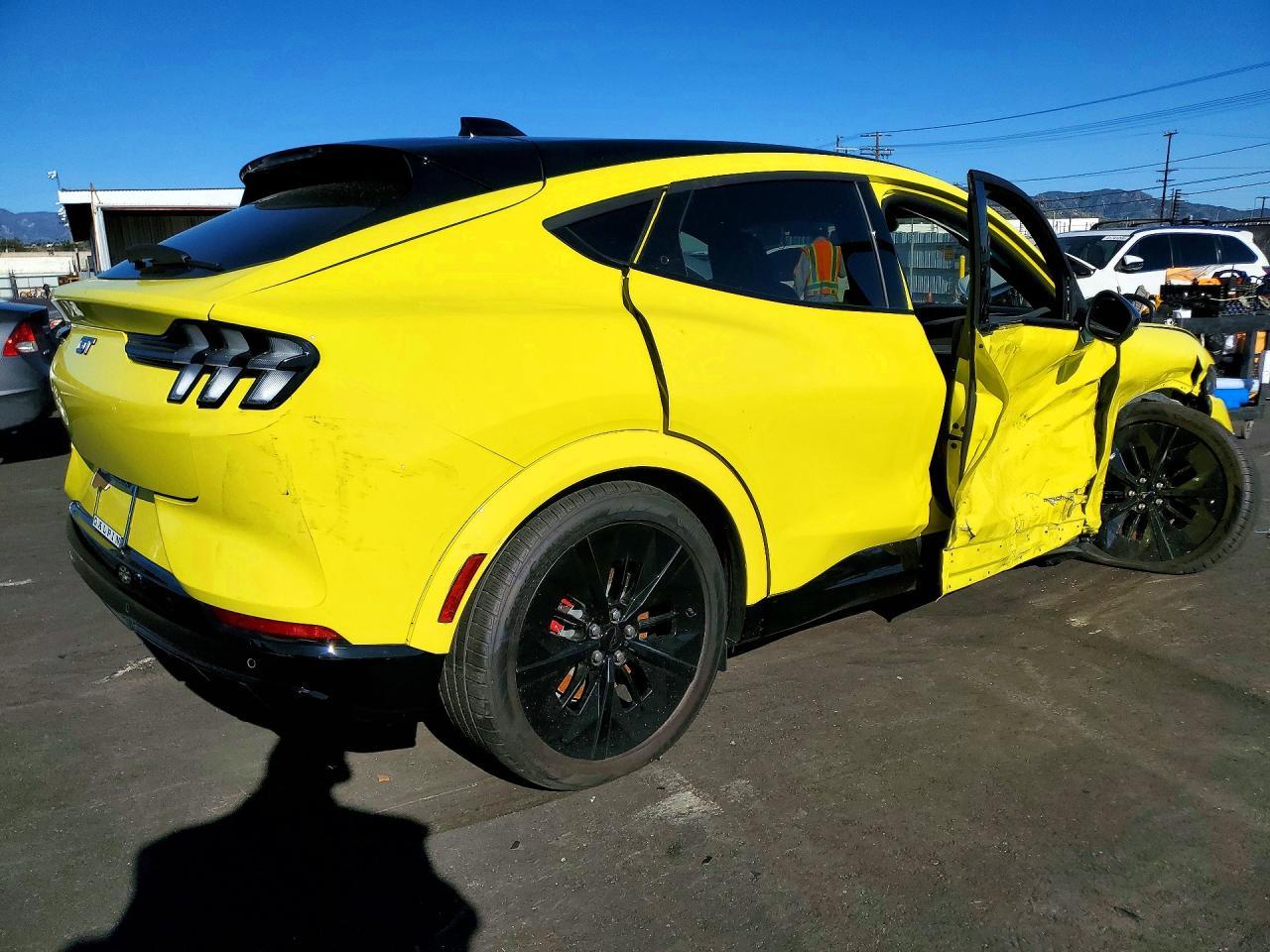 2025 Ford Mustang Mach-E Gt - zdjęcie 3