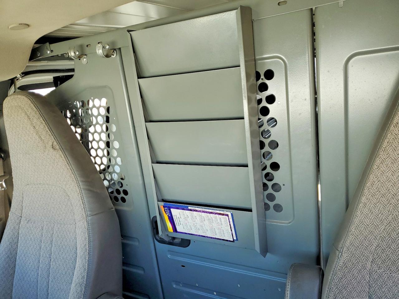 2017 Chevrolet Express G2500 - zdjęcie 10