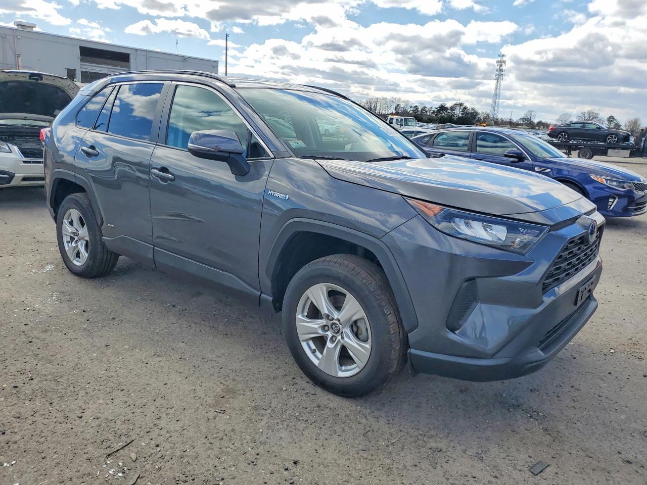 2020 Toyota Rav4 Hybrid Le - zdjęcie 4