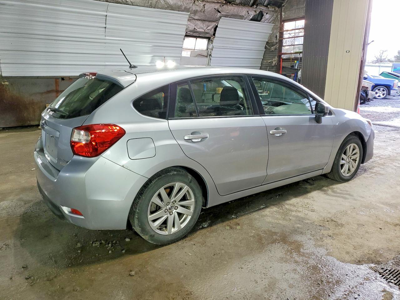 2015 Subaru Impreza Premium - zdjęcie 3