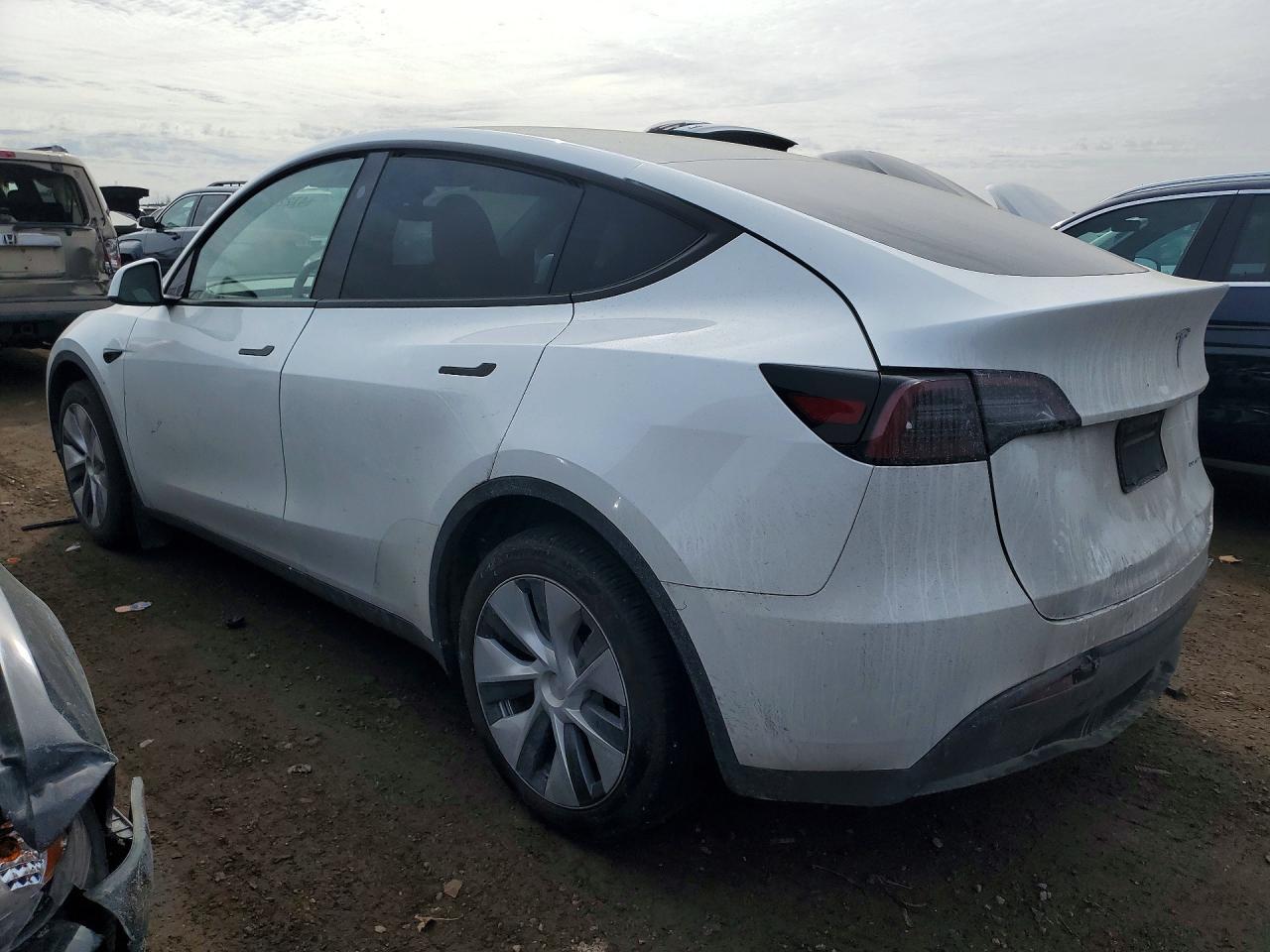 2024 Tesla Model Y - zdjęcie 2