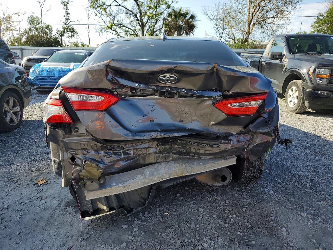 2019 Toyota Camry Le - zdjęcie 6