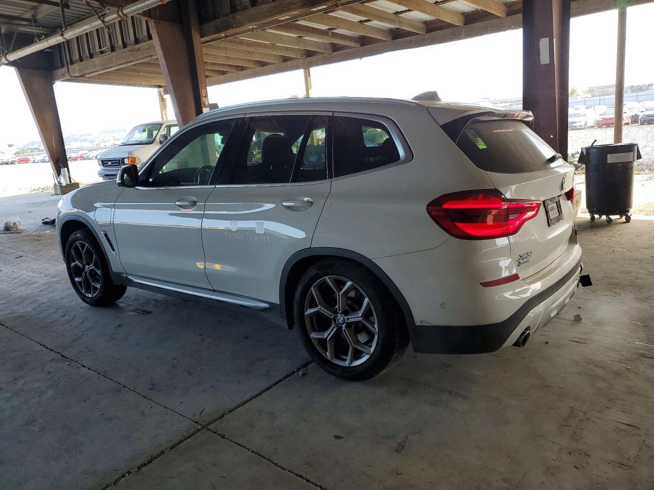 2021 BMW X3 xDrive30E - zdjęcie 2