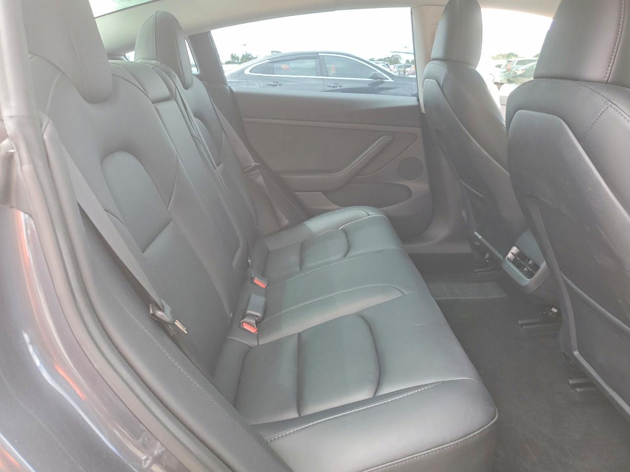 2023 Tesla Model 3 - zdjęcie 10