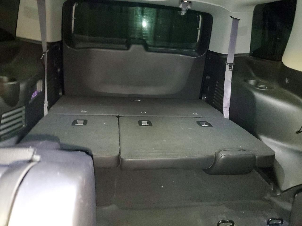 2016 Cadillac Escalade Luxury - zdjęcie 10