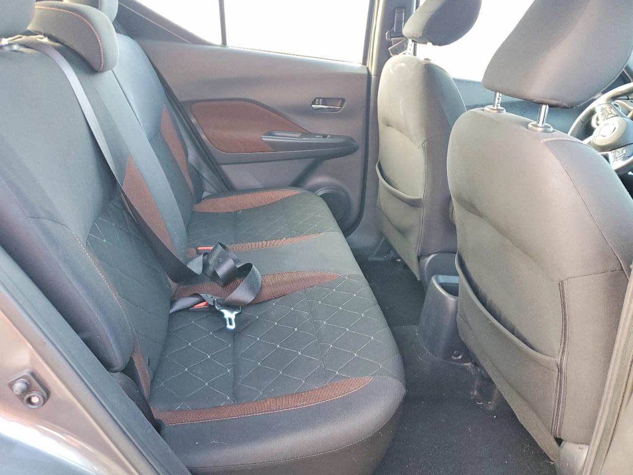 2019 Nissan Kicks Sr - zdjęcie 10