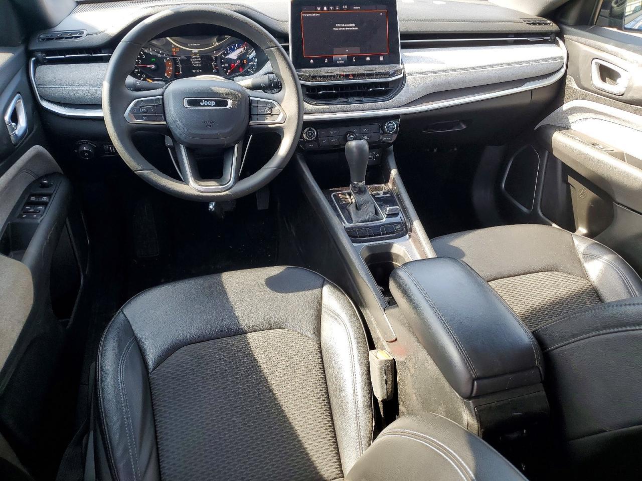 2024 Jeep Compass Latitude - zdjęcie 8