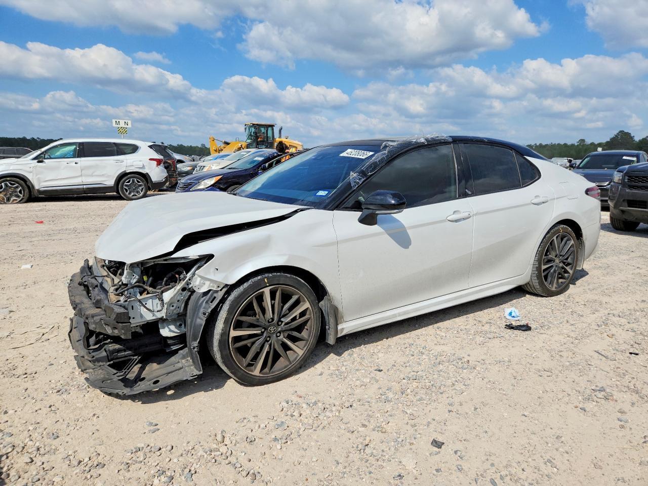 2019 Toyota Camry Xse - zdjęcie główne