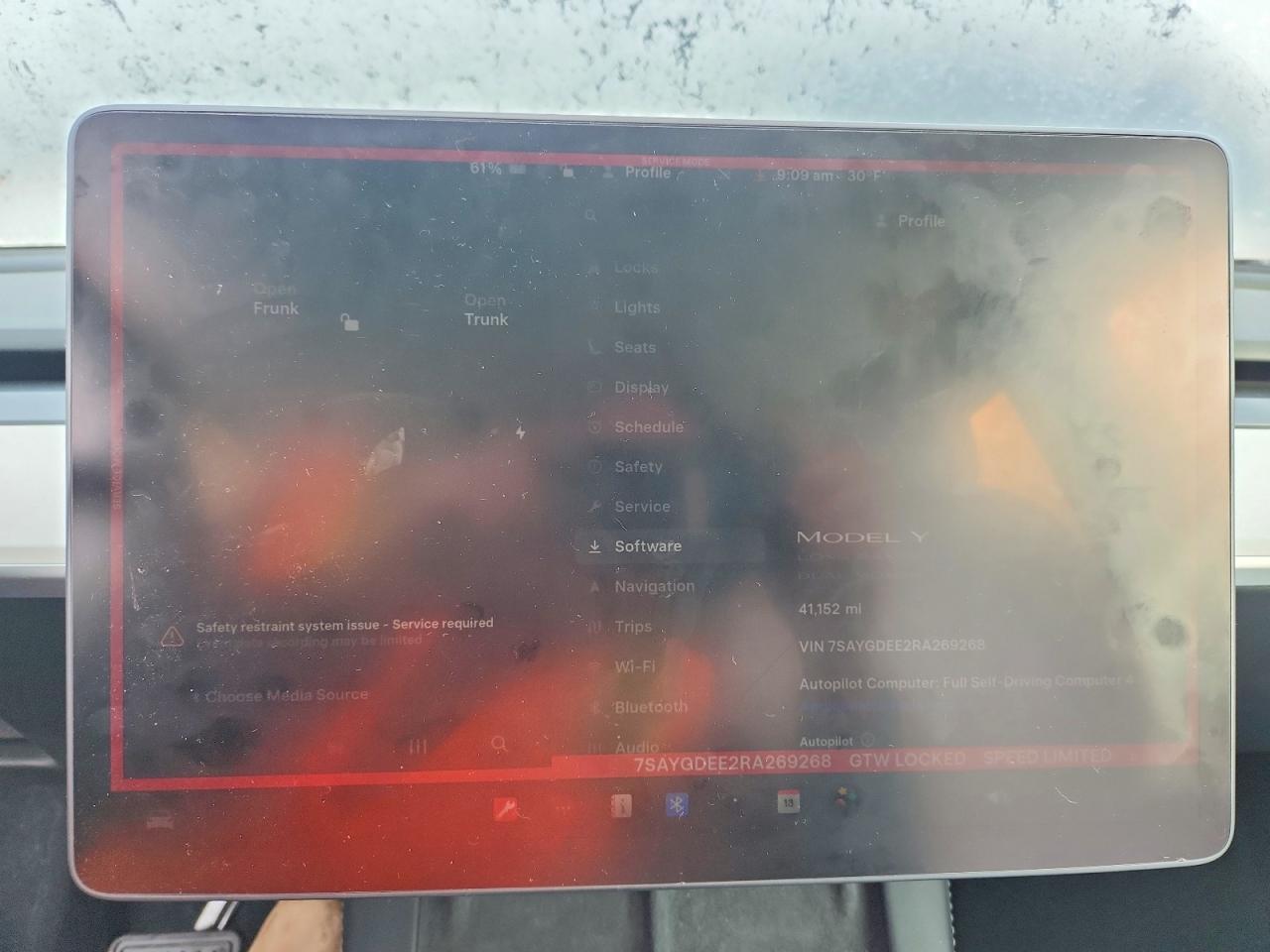 2024 Tesla Model Y - zdjęcie 9