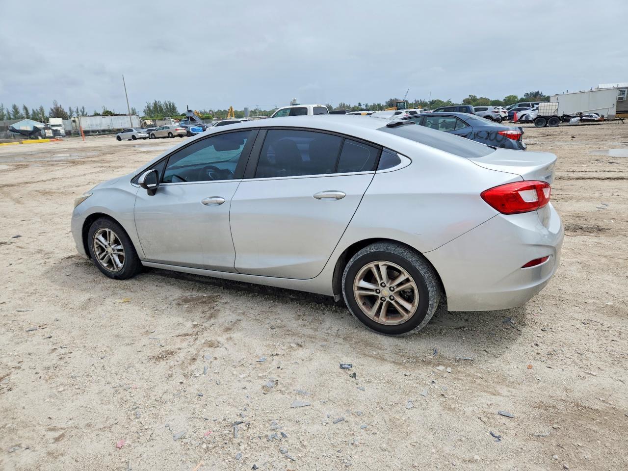 2016 Chevrolet Cruze Lt - zdjęcie 2