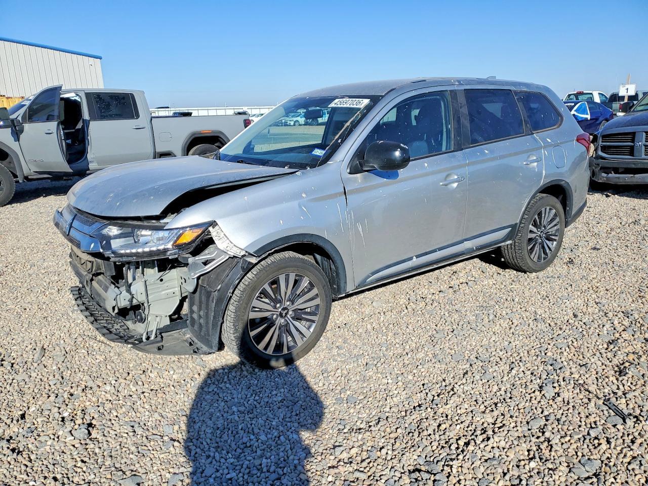 2020 Mitsubishi Outlander Es - zdjęcie główne