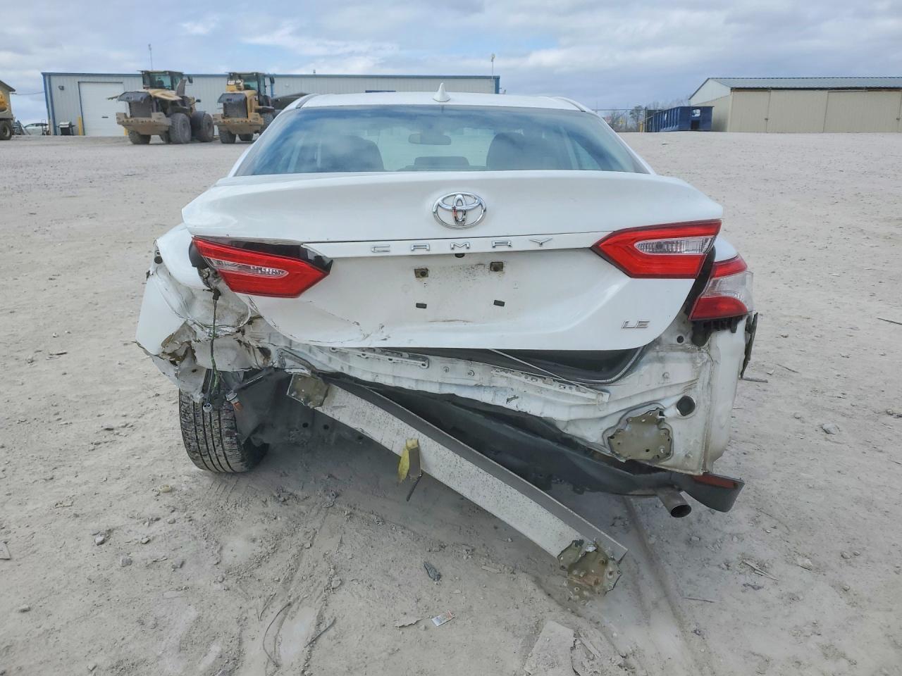 2019 Toyota Camry Le - zdjęcie 6