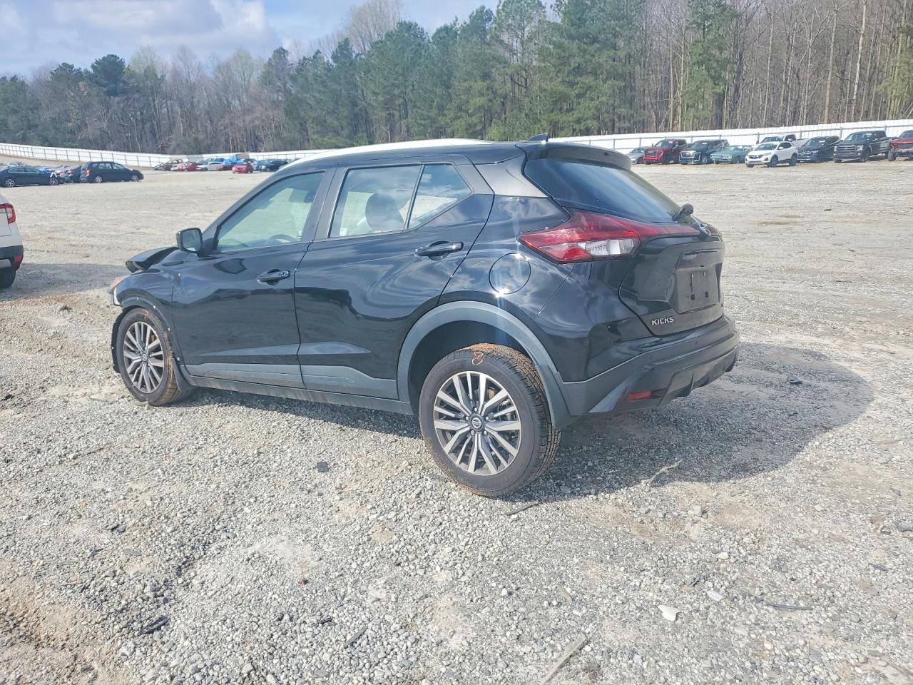 2021 Nissan Kicks Sv - zdjęcie 2