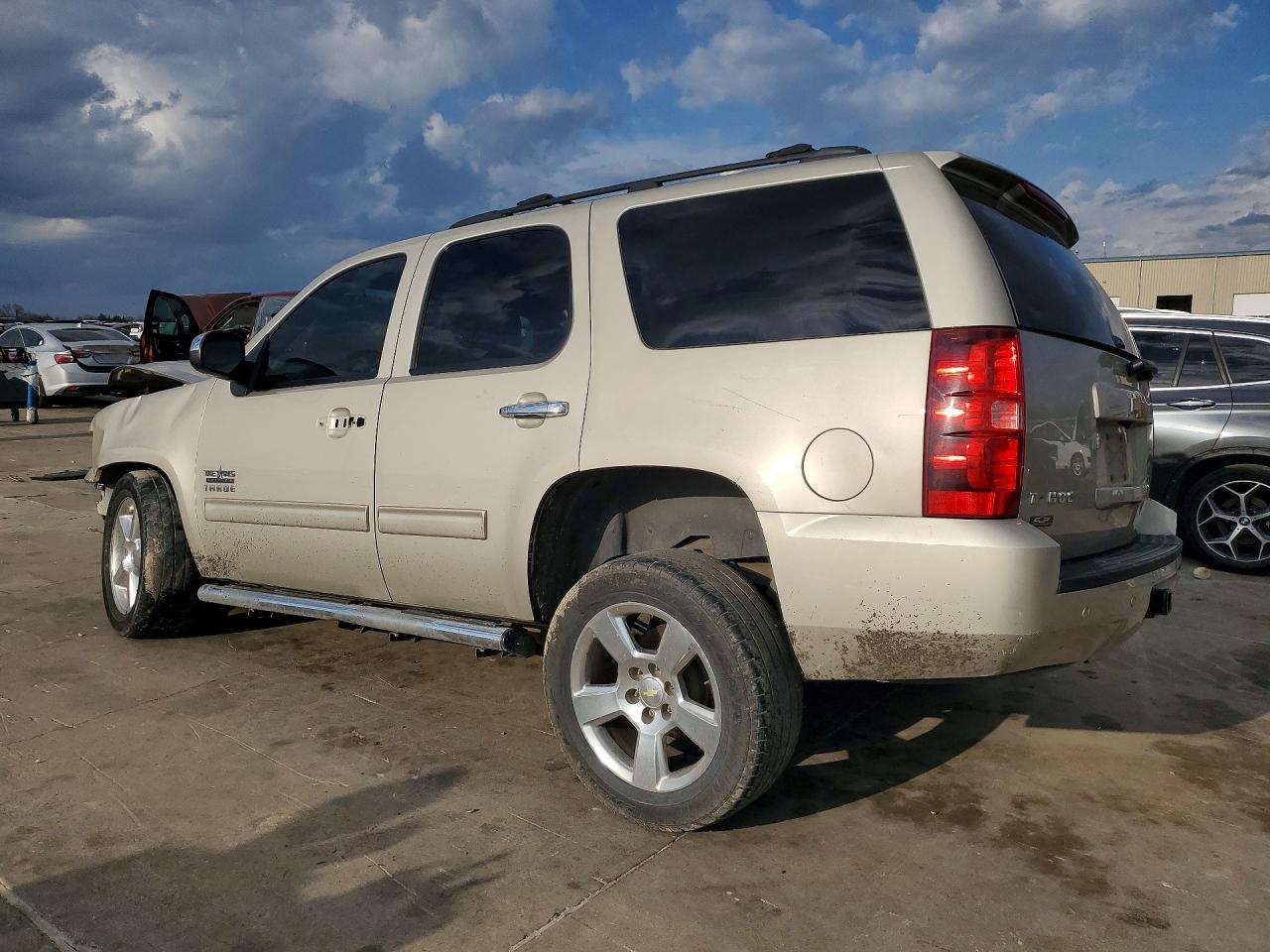 2013 Chevrolet Tahoe C1500 Ls - zdjęcie 2
